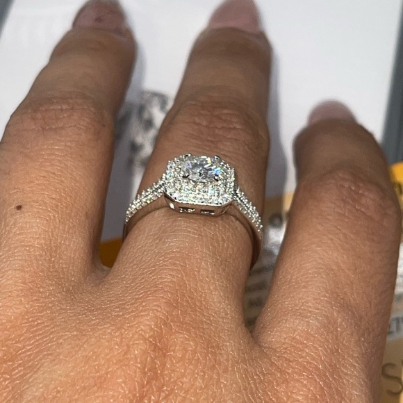 VVS GRA certified Moissanite diamond engagement ring, 100% passes diamond tester - Picture 3 of 6